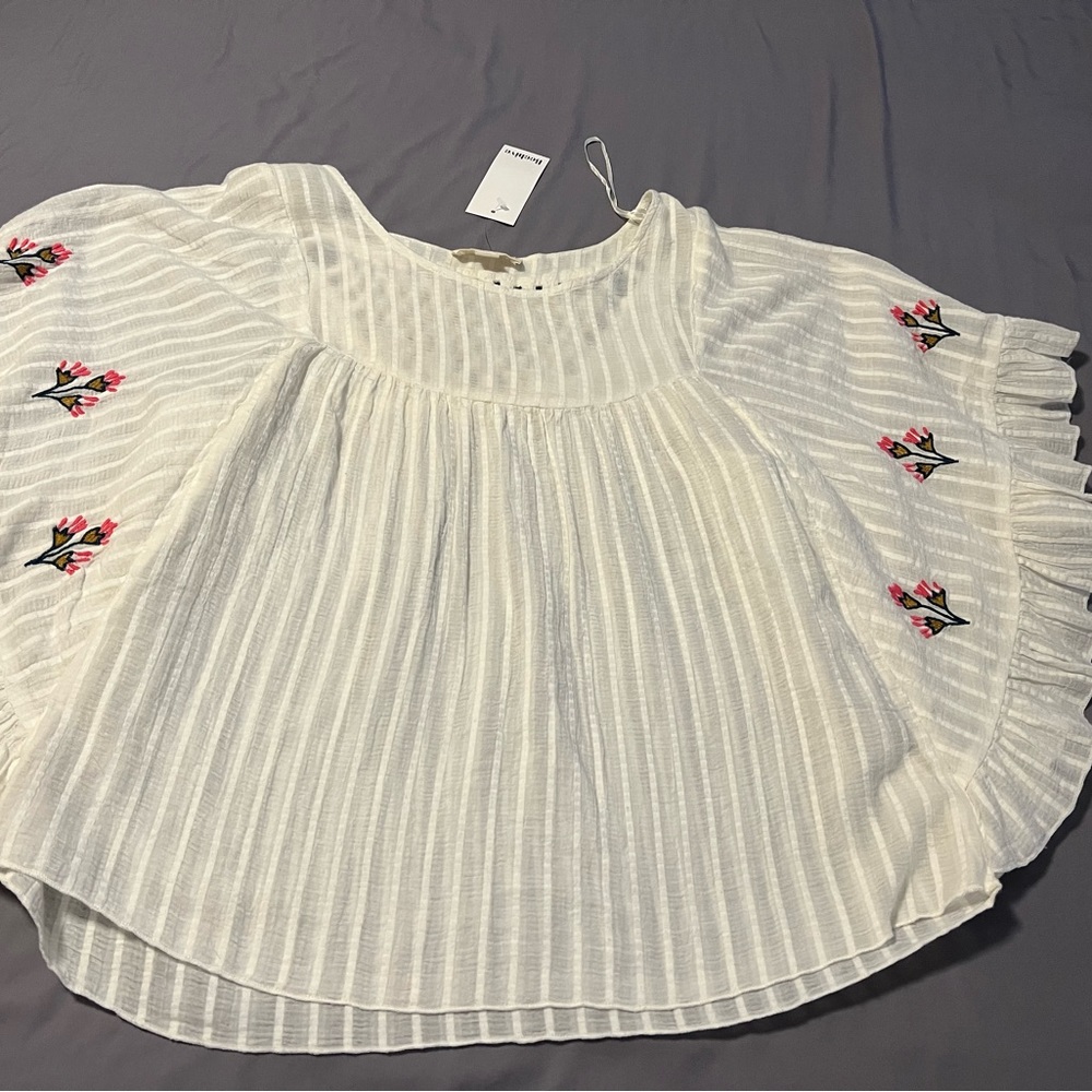 Adorable boutique trapeze blouse perfect for summer
